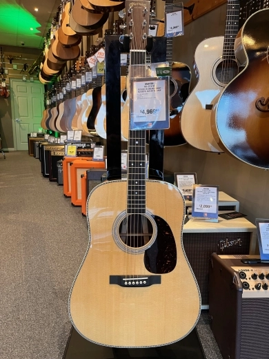 Martin Guitars - HD-35 V18 2